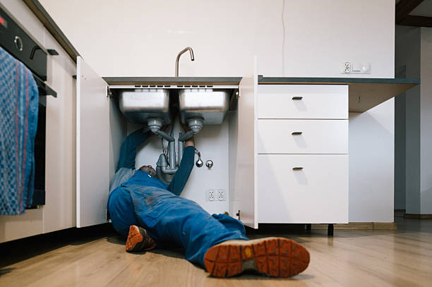 Professional Leak Detection technician working in Everly, IA